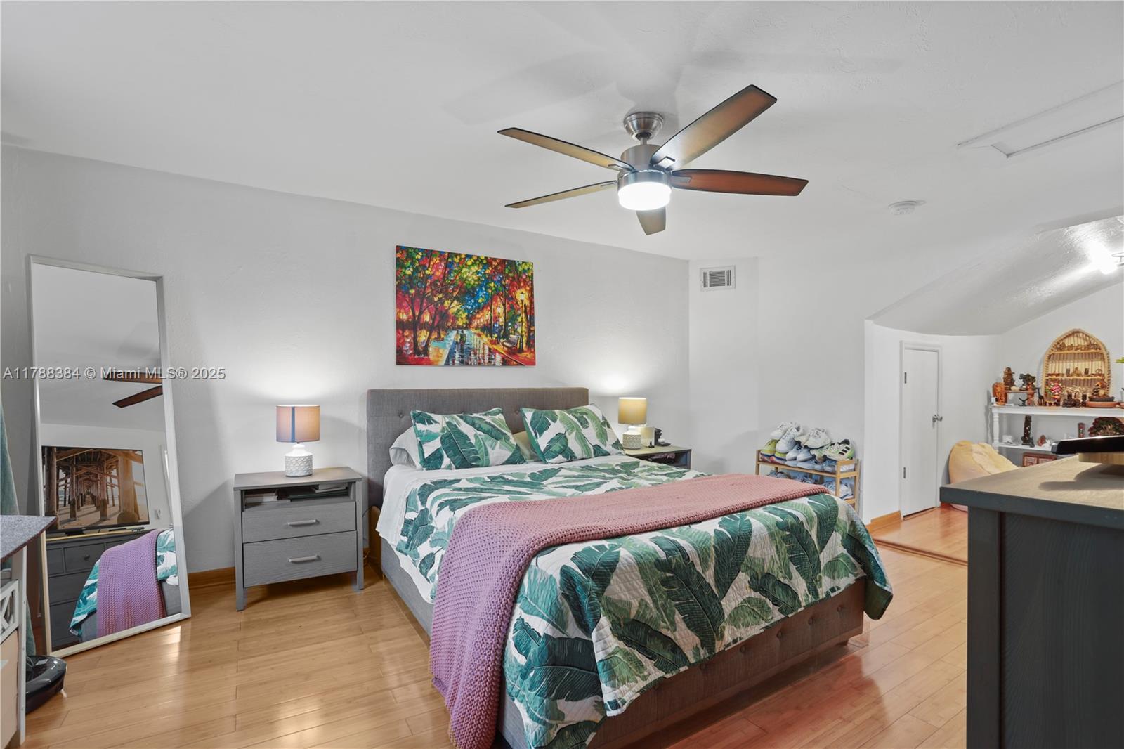 Listing Photo 14