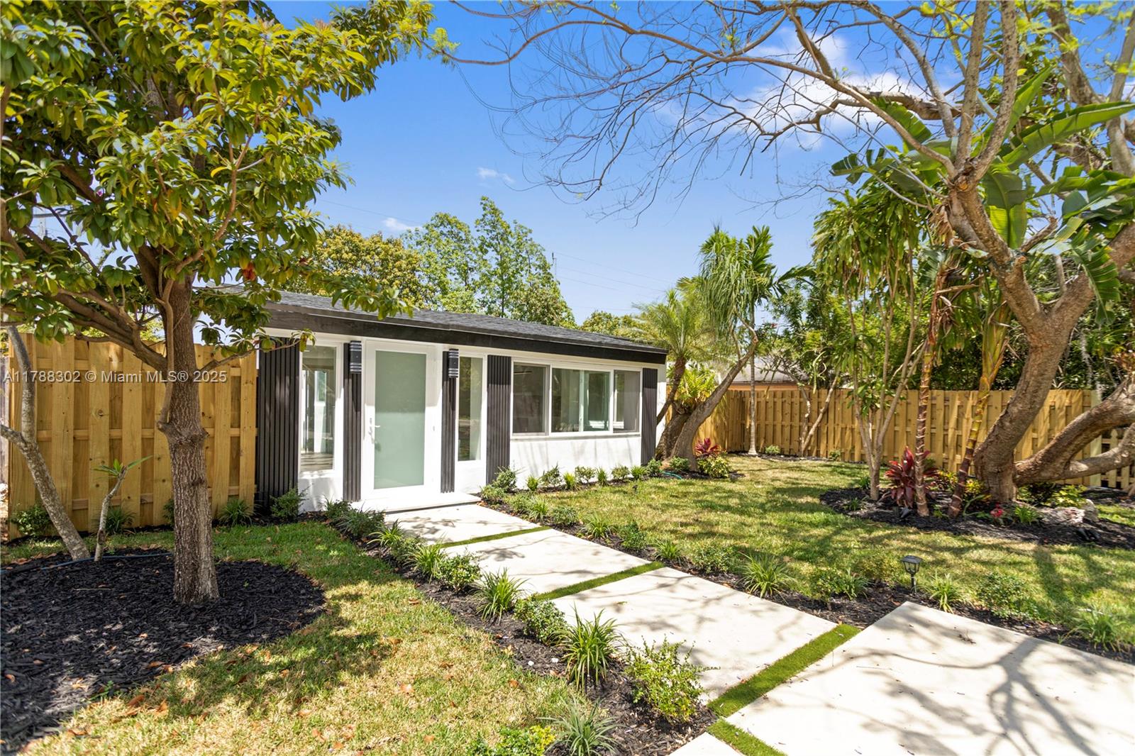 1345 NE 182nd St, North Miami Beach, Florida image 2