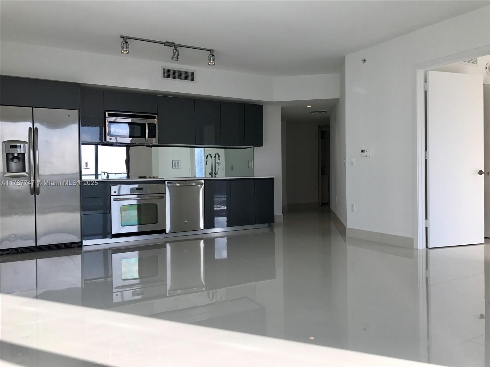 Location, location, location!!!! 1 block from Brickell Ave., 1 block from Brickell City Centre, 2 blocks from Mary Brickell Village Move in and experience Miami's best destination in the heart of Brickell/Downtown area at an unbeatable price.
