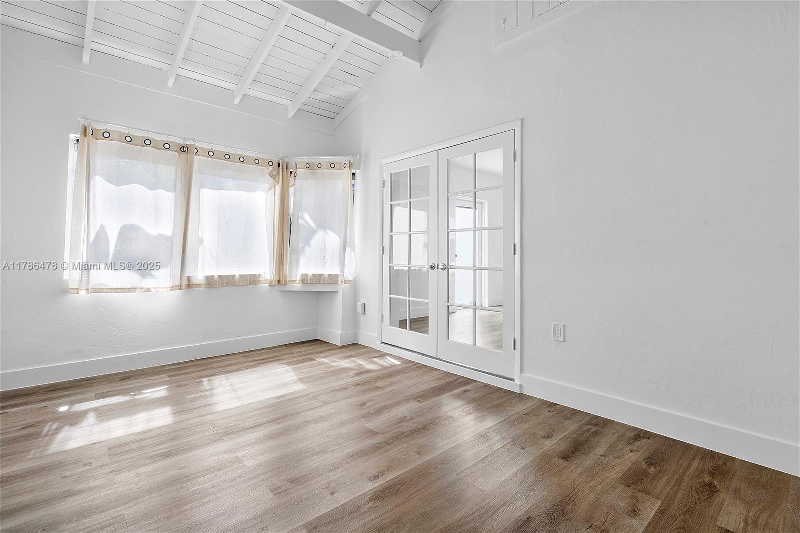8934 Harding Ave, Surfside, Florida image 31