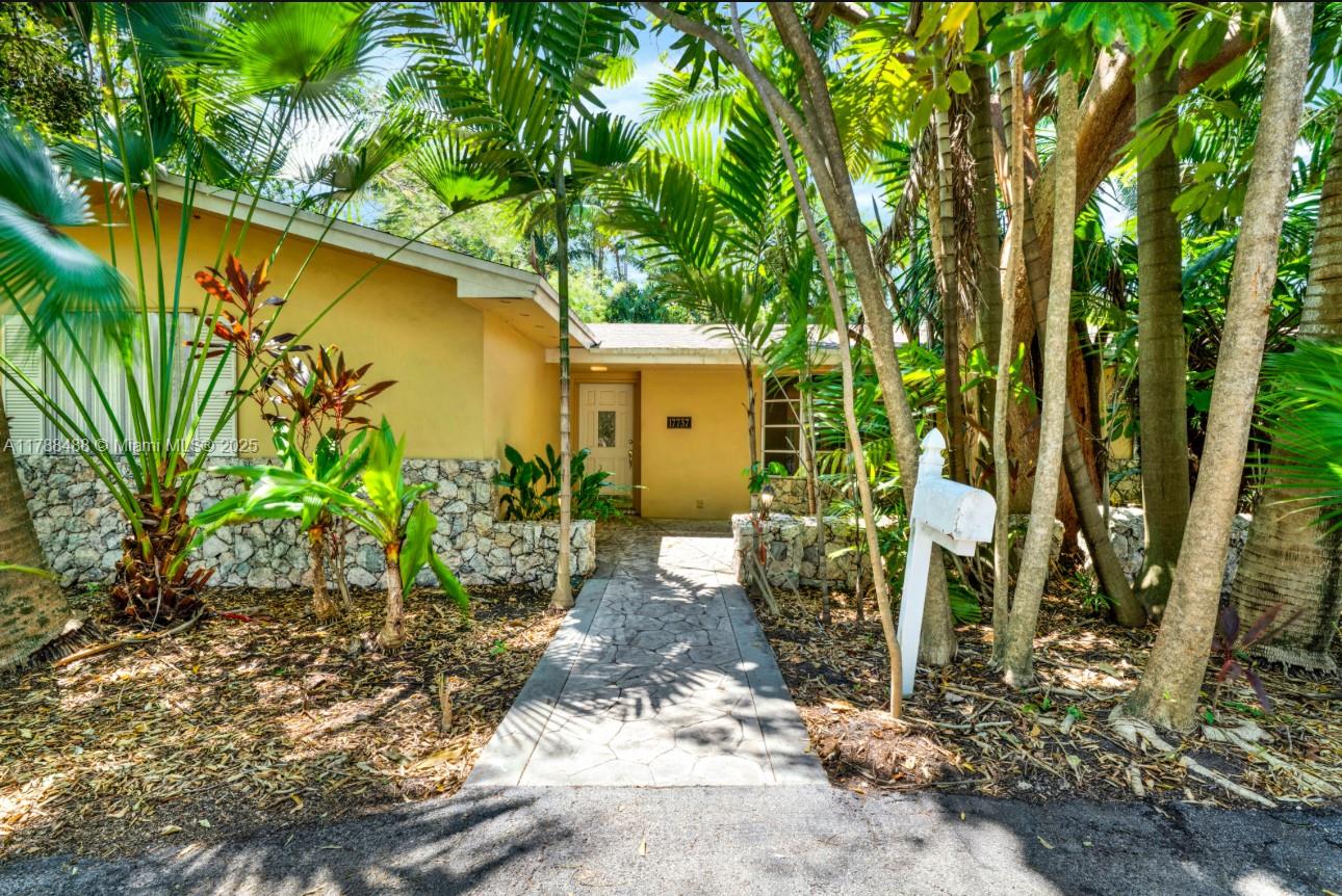 17737 SW 86th Ave  For Sale A11788488, FL