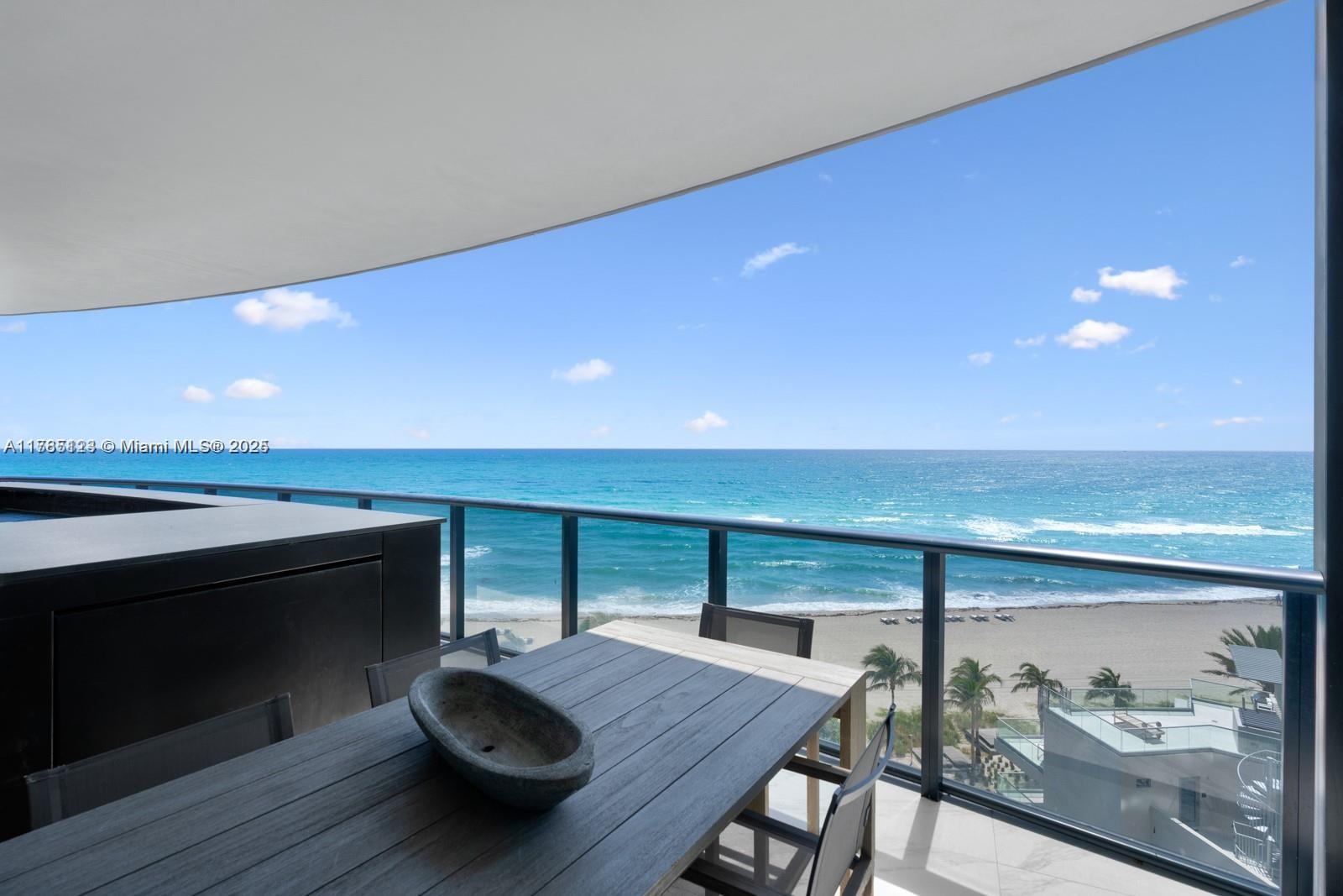 Apartamento à Venda em Sunny Isles Beach, FL