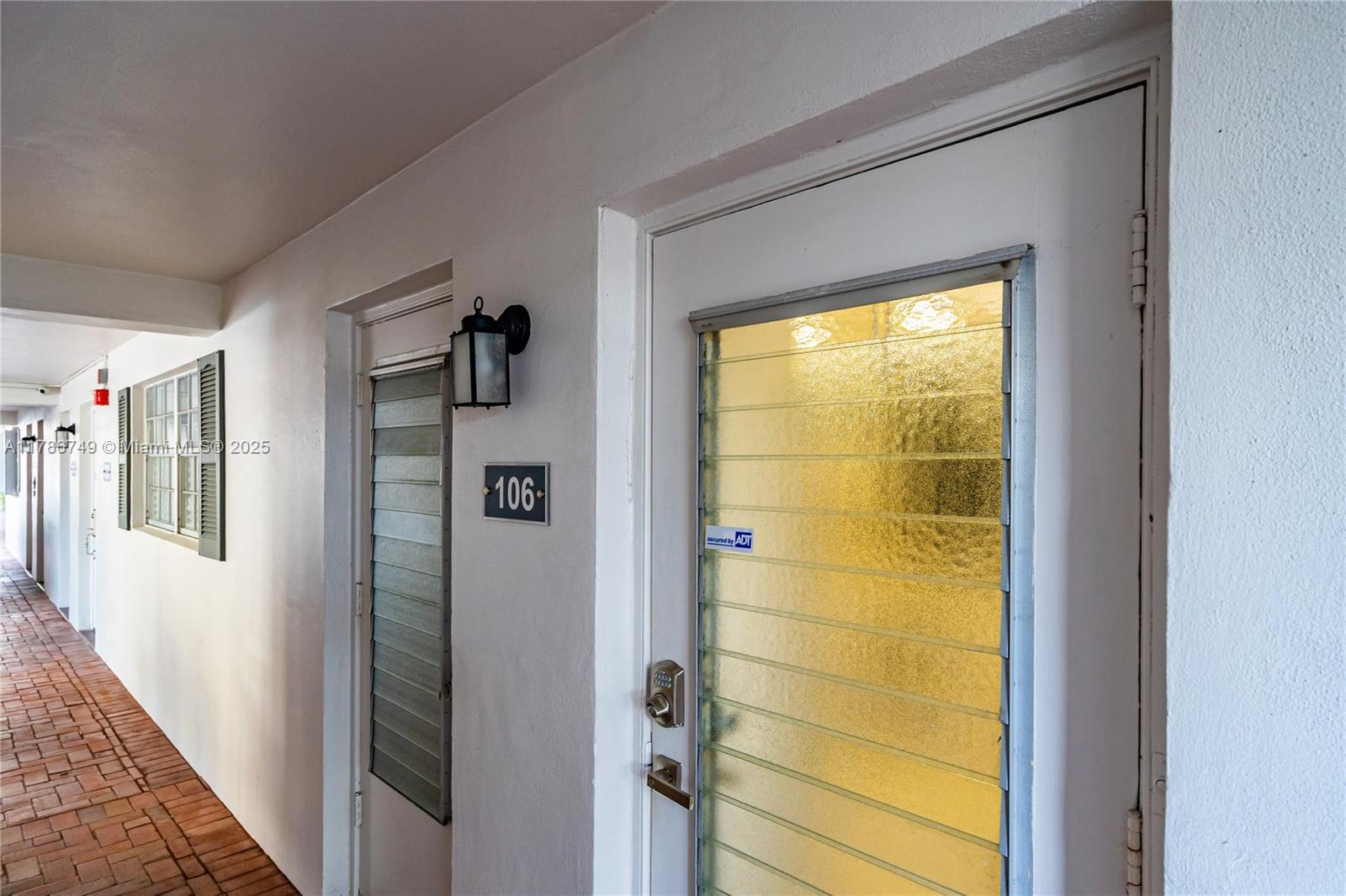 455 Paradise Isle Blvd #106, Hallandale Beach, Florida image 19