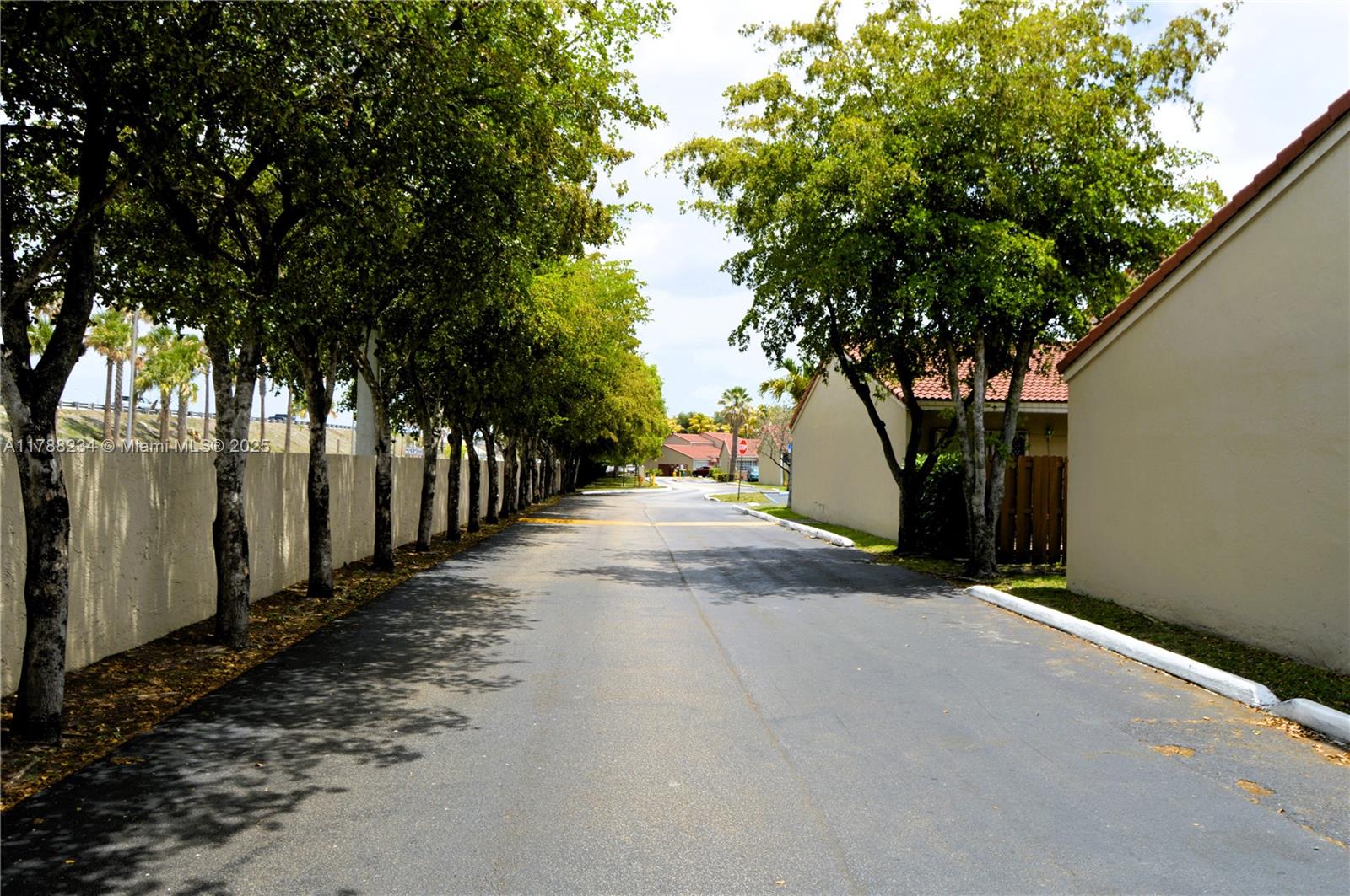 6804 NW 166th Ter #603, Miami Lakes, Florida image 6