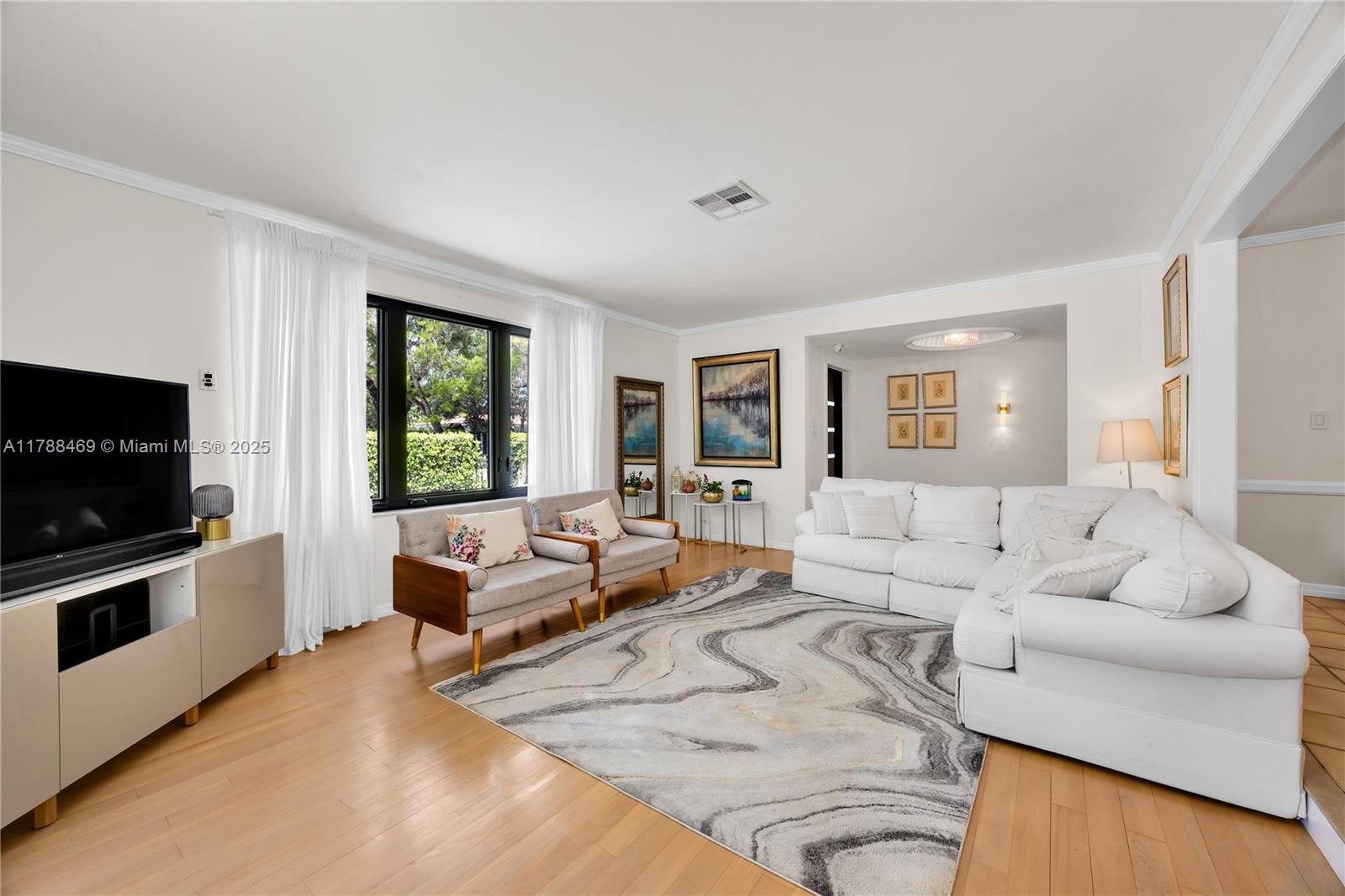 Listing Photo 8