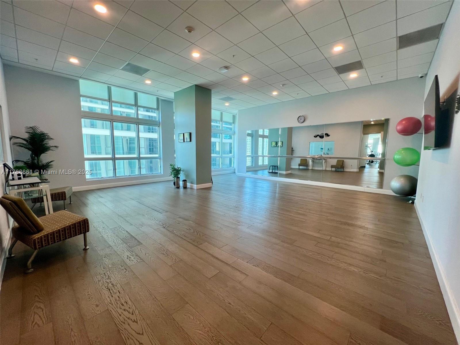 300 S Biscayne Blvd #PH-3907, Miami FL 33131