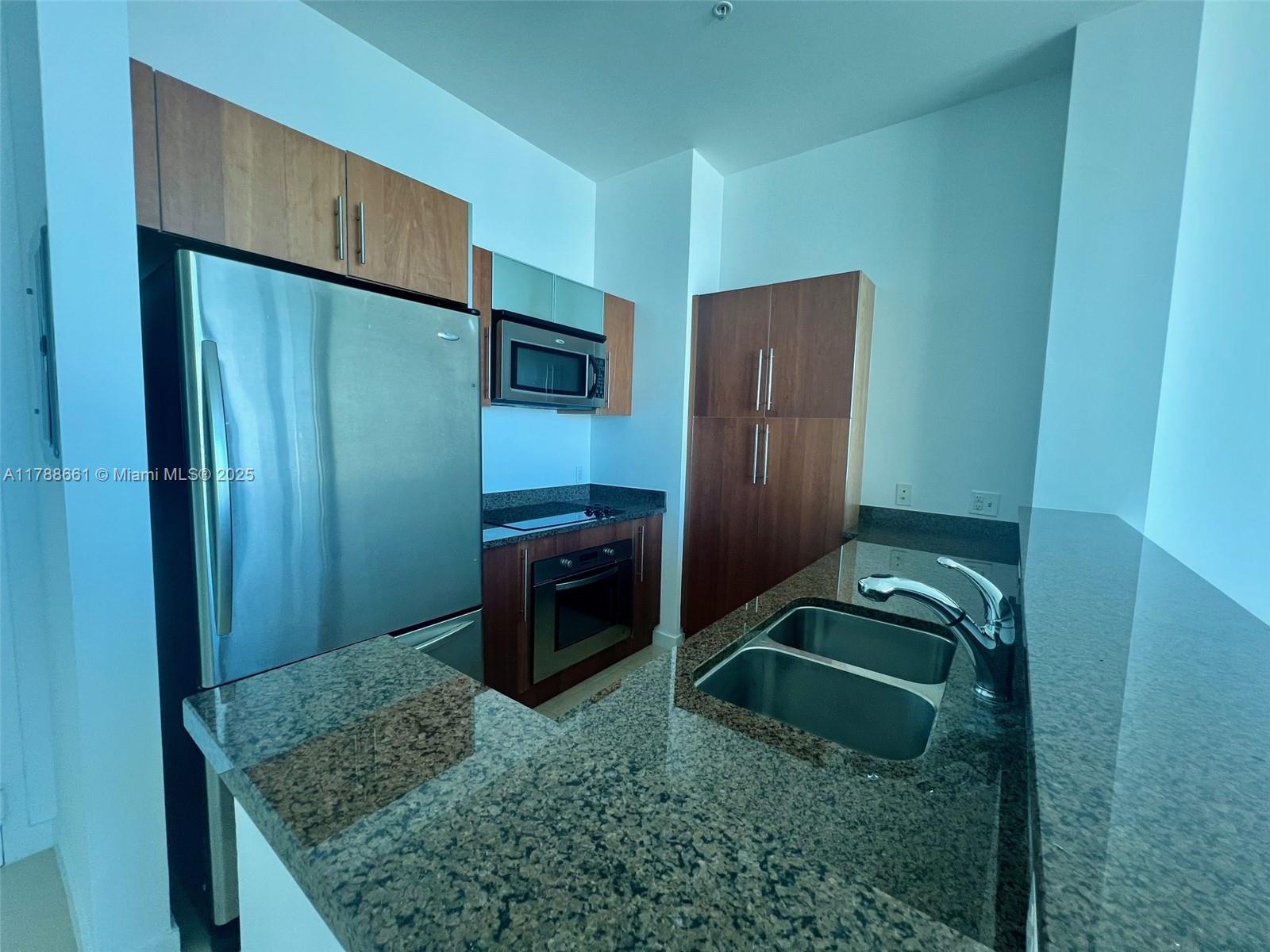 300 S Biscayne Blvd #PH-3907, Miami FL 33131