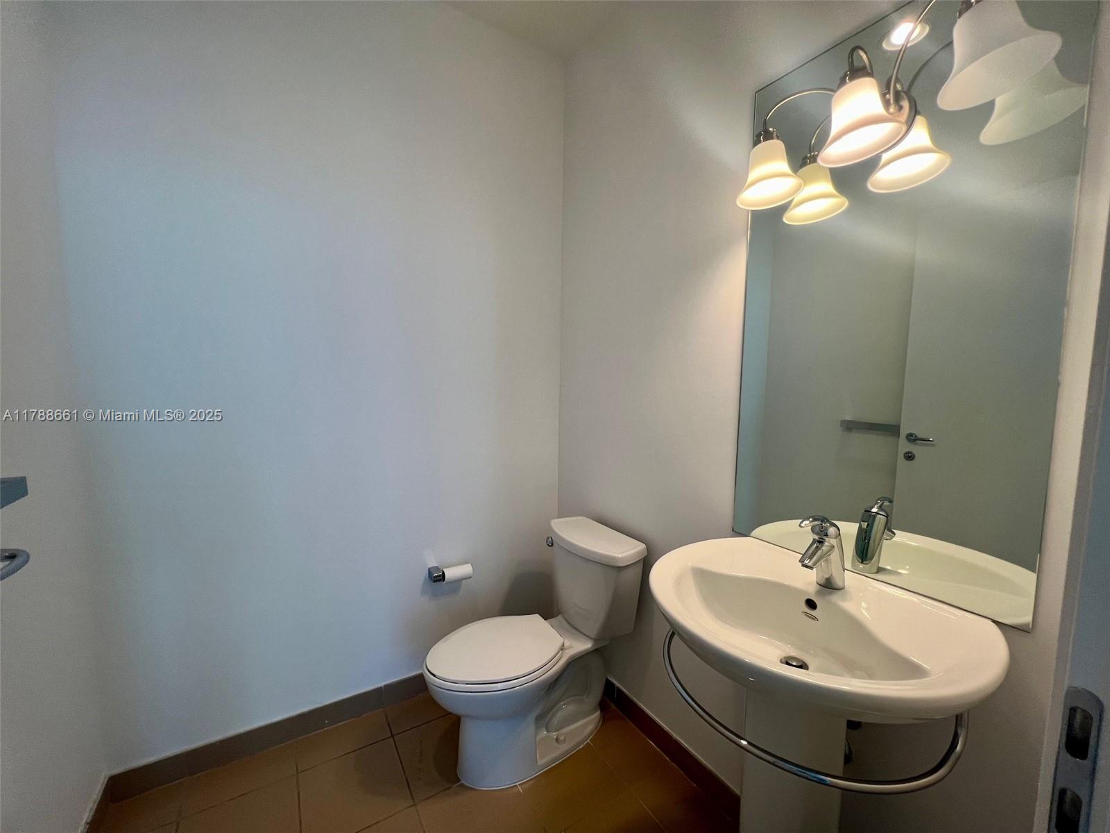 300 S Biscayne Blvd #PH-3907, Miami FL 33131