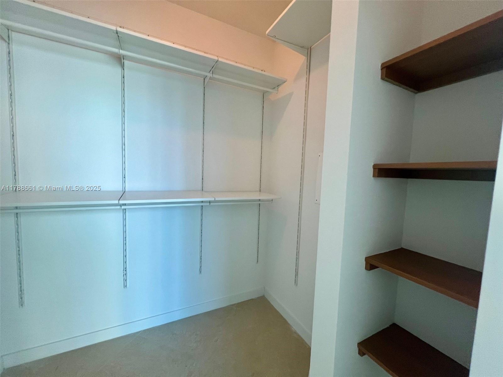 300 S Biscayne Blvd #PH-3907, Miami FL 33131