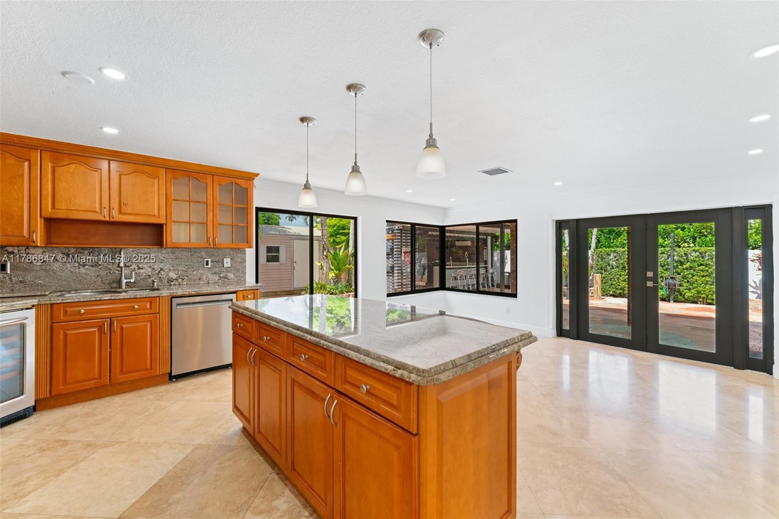 Listing Photo 11