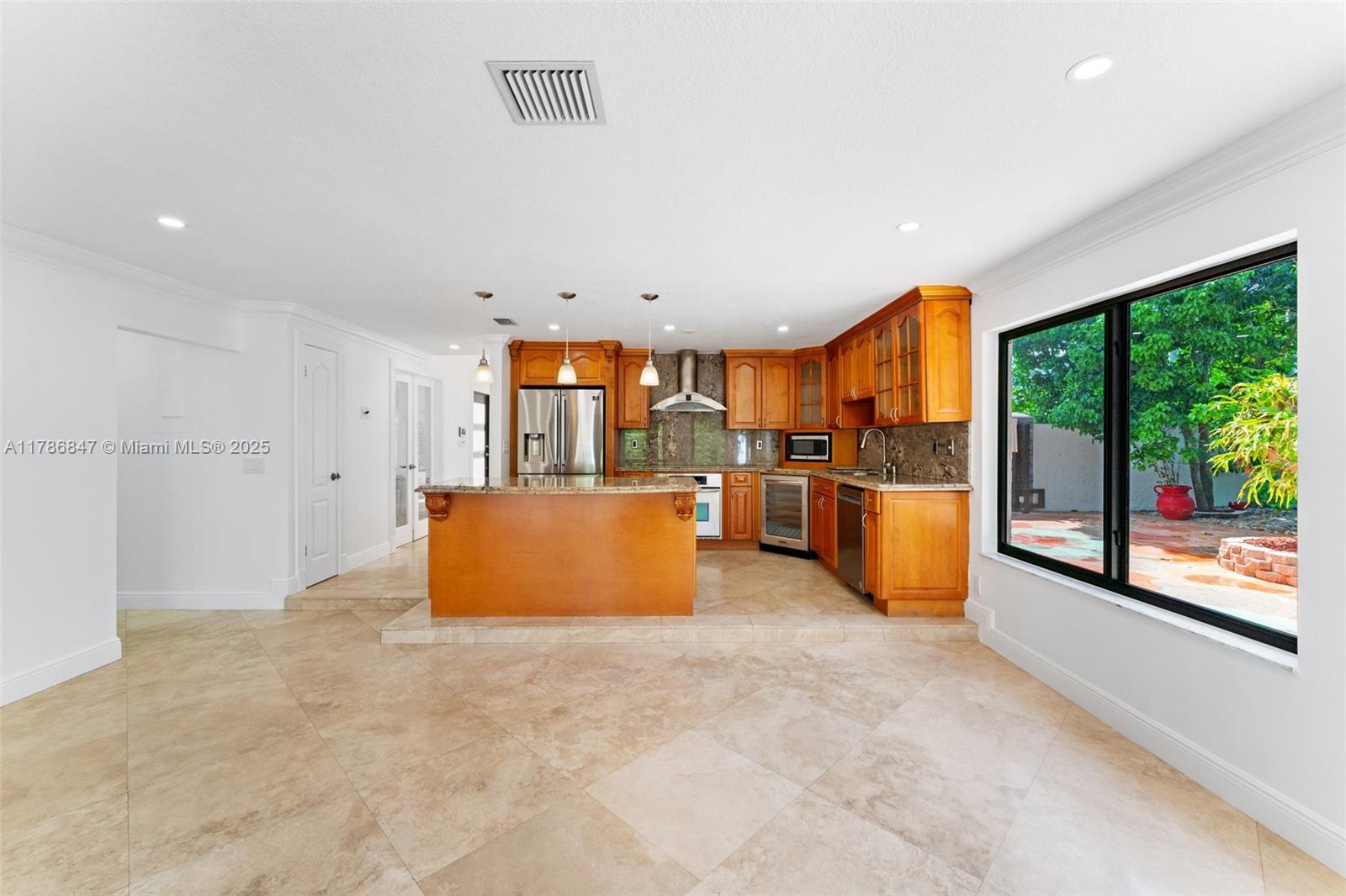 Listing Photo 14