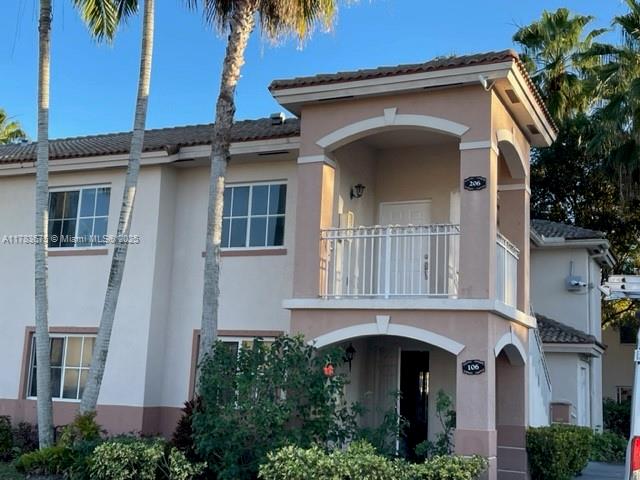 FRESHLY PAINTED 3 BR/2 BA CONDO READY TO MOVE IN.  LAMINATE FLOORING IN LIVING AREAS, STAINLESS STEELE APPLIANCES AND AN OPEN FRONT PATIO TO ENJOY YOUR MORNING COFFEE. GATED COMMUNITY WITH COMMUNITY POOL