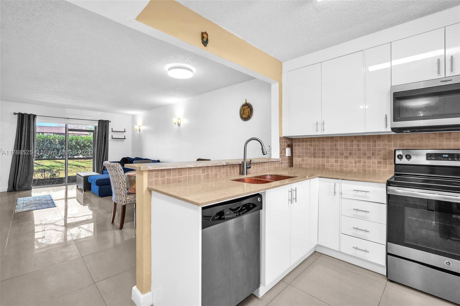 10457 NW 8th St #105, Pembroke Pines, Florida image 9