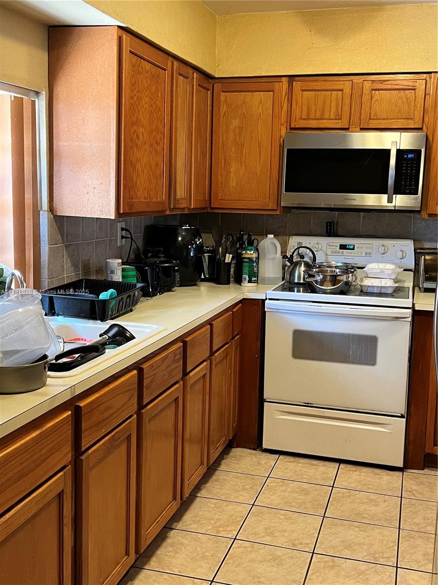 3530 NW 194th Ter, Miami Gardens, Florida image 10