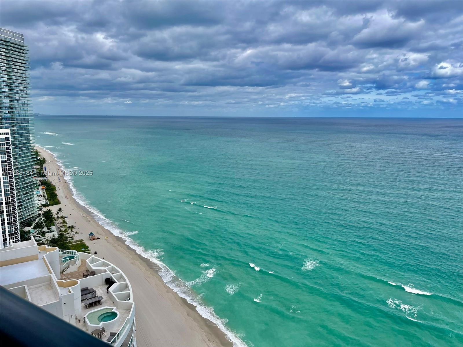 Apartamento à Venda em Sunny Isles Beach, FL
