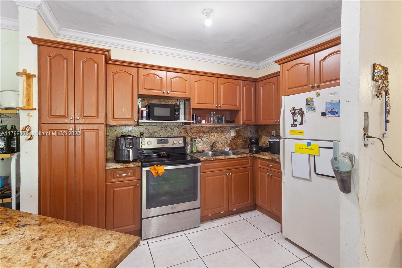 1679 NE 181st St, North Miami Beach, Florida image 10