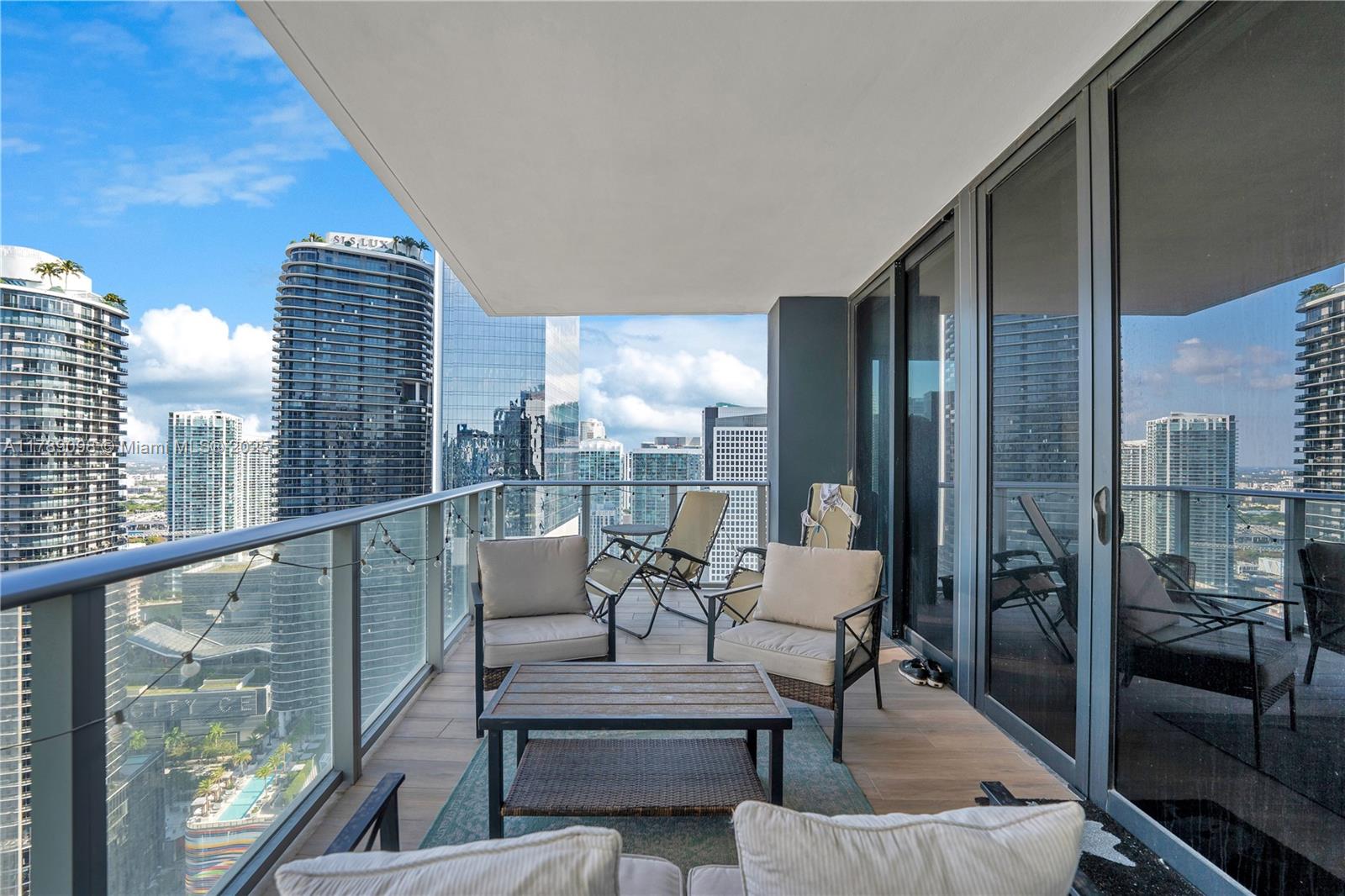 Apartamento para Alugar em Miami, FL