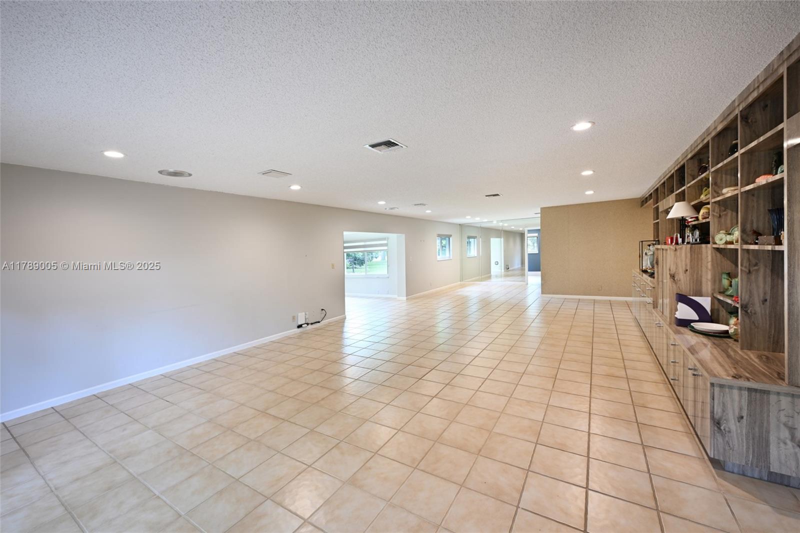 1130 W Cypress Dr #V-16, Pompano Beach, Florida image 8