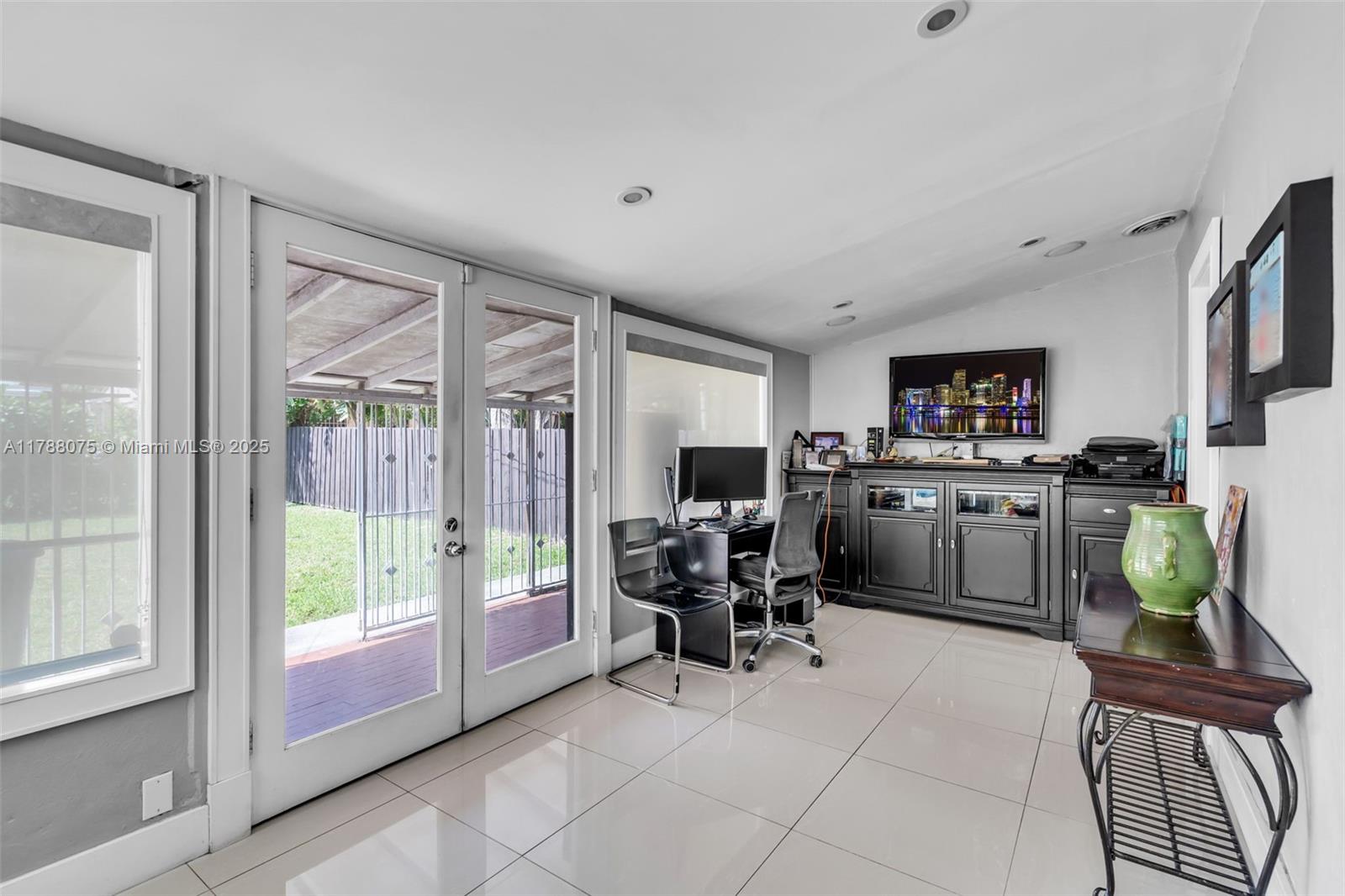 2474 SW 24th Ter, Miami, Florida image 12