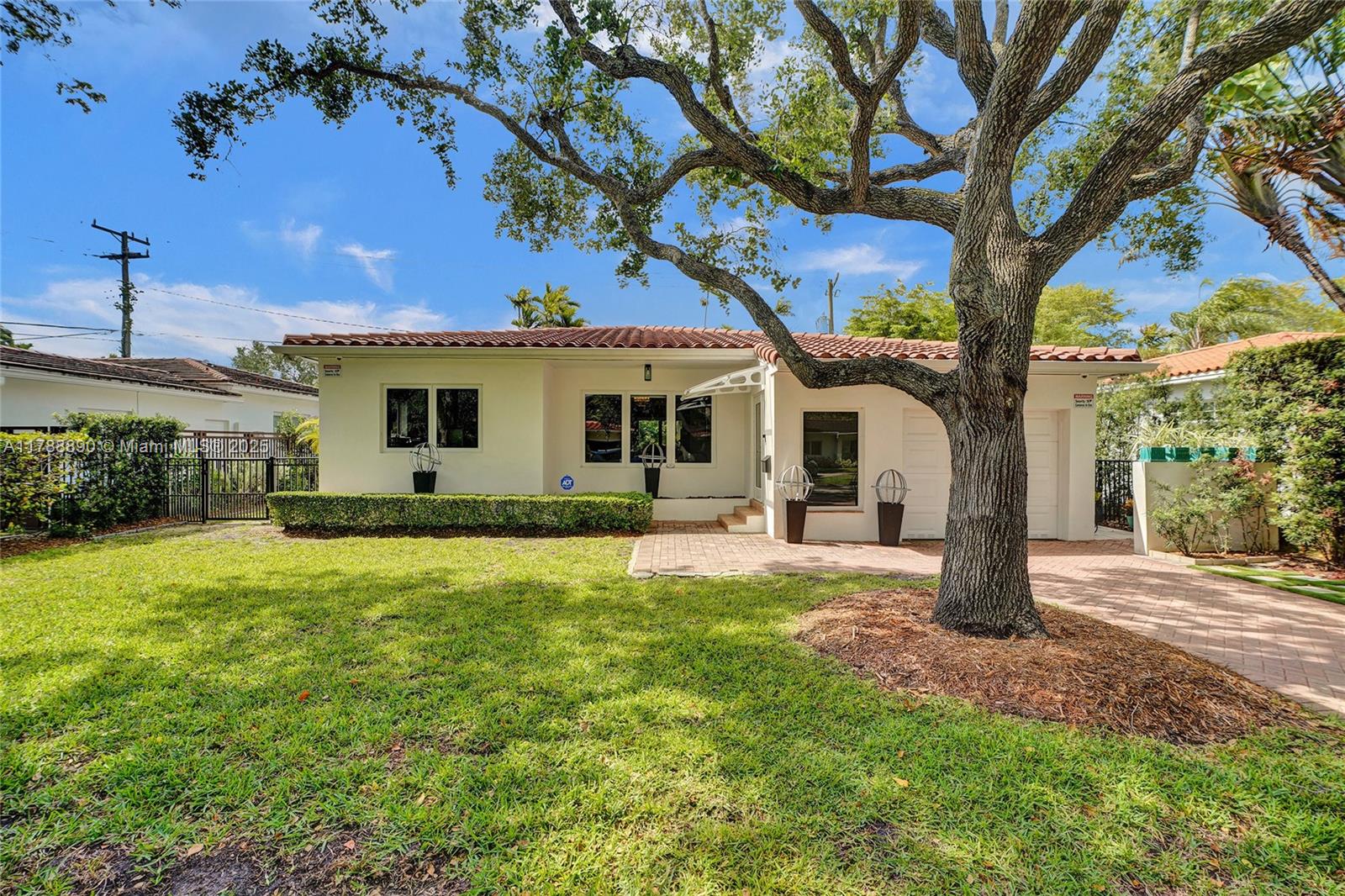 552 Alminar Ave, Coral Gables, Florida image 2