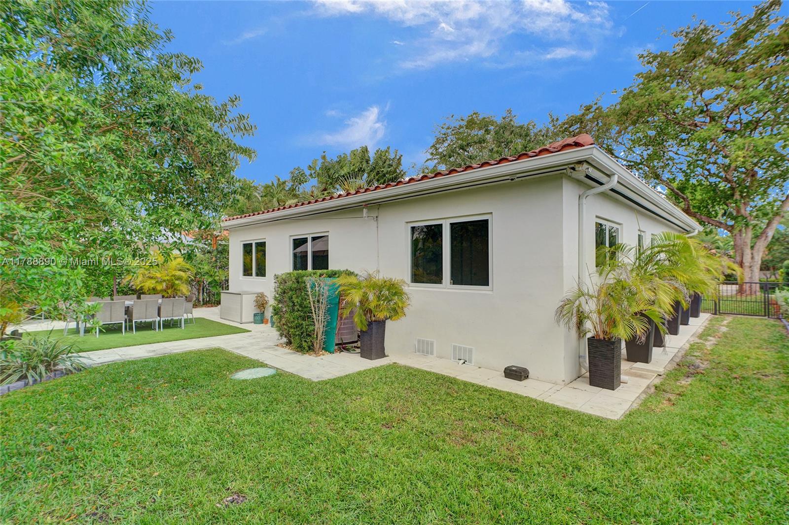 552 Alminar Ave, Coral Gables, Florida image 22