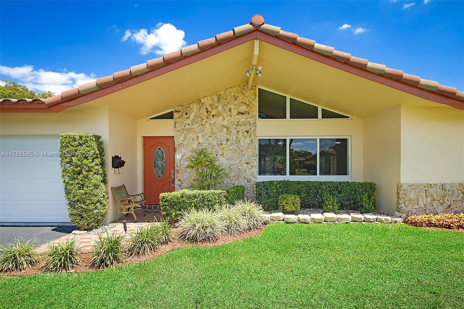 3971 NW 108th Dr, Coral Springs, Florida image 2