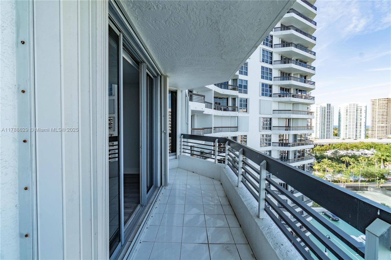 3530 Mystic Pointe Dr #1513, Aventura FL 33180