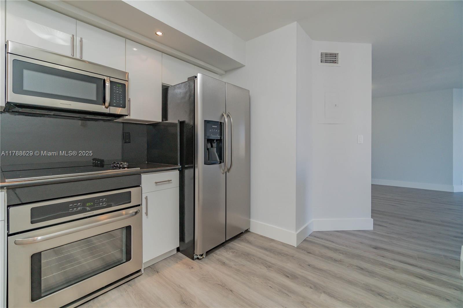 3530 Mystic Pointe Dr #1513, Aventura FL 33180
