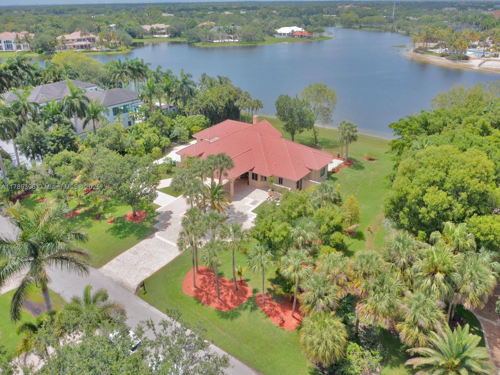 House for Sale in Weston, FL