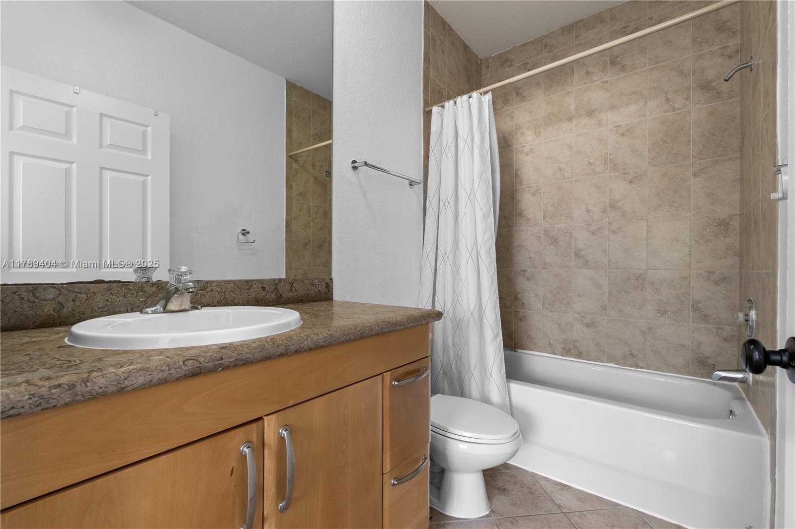 18039 NW 74th Path, Hialeah, Florida image 23