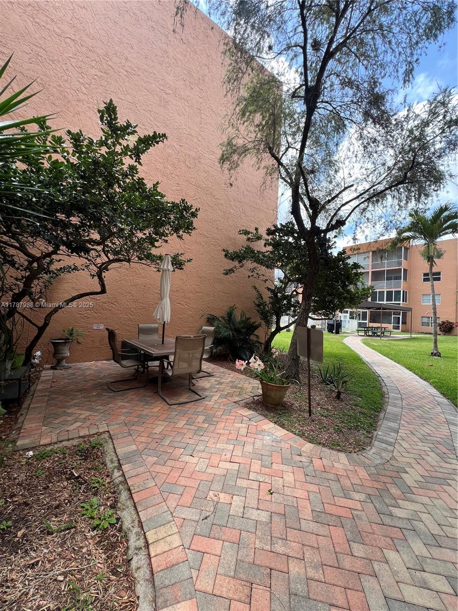 3050 E Sunrise Lakes Dr #123, Sunrise, Florida image 4