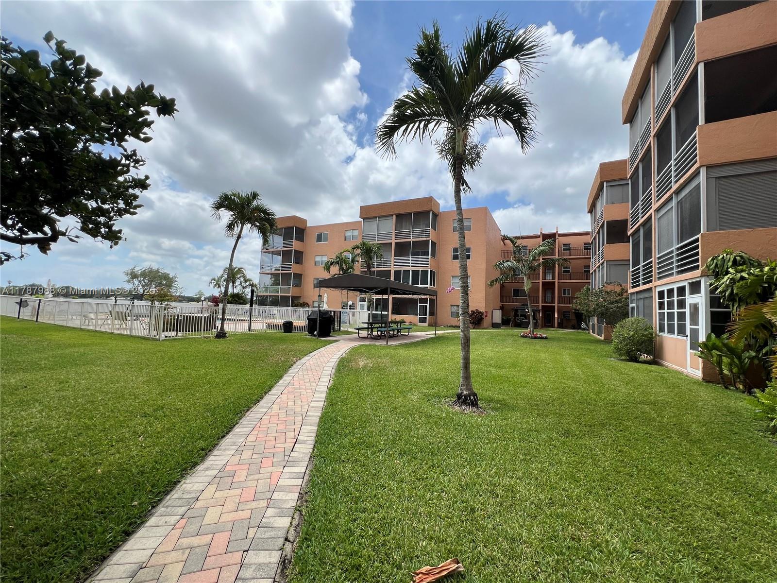 3050 E Sunrise Lakes Dr #123, Sunrise, Florida image 5