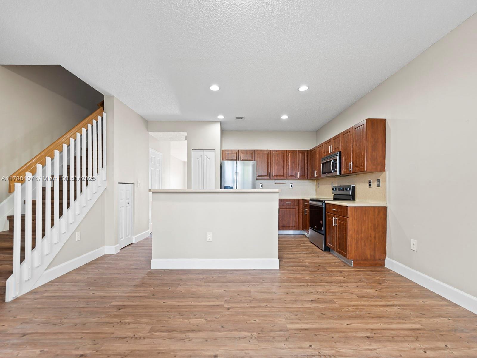 Property photo # 6