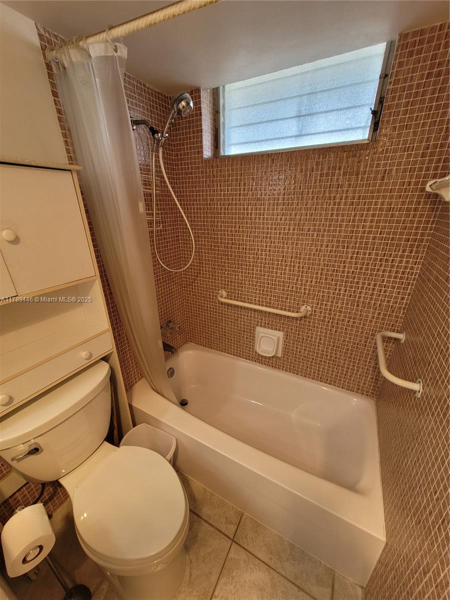 2930 Point East Dr #E603, Aventura, Florida image 37