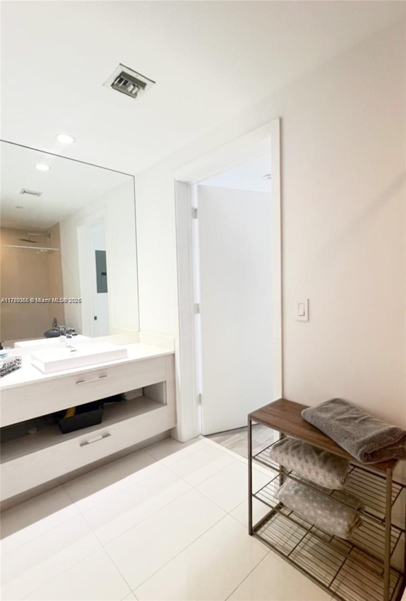 55 SW 9th #2509, Miami FL 33130