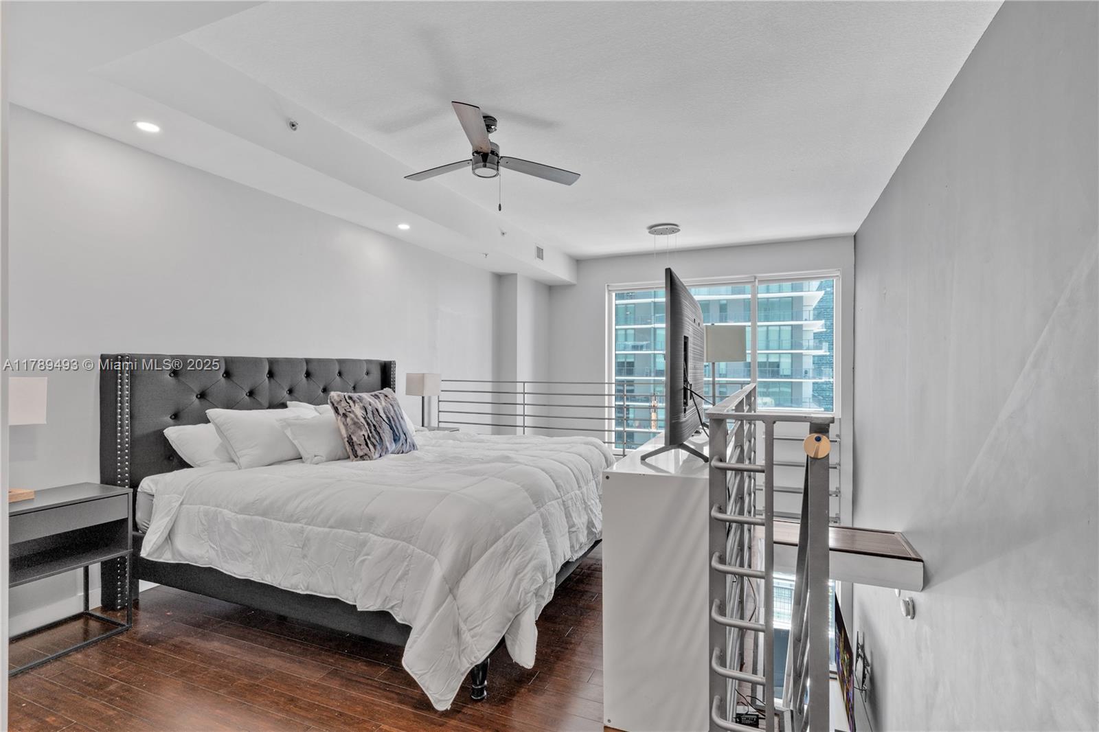 60 SW 13th St #2204, Miami FL 33130