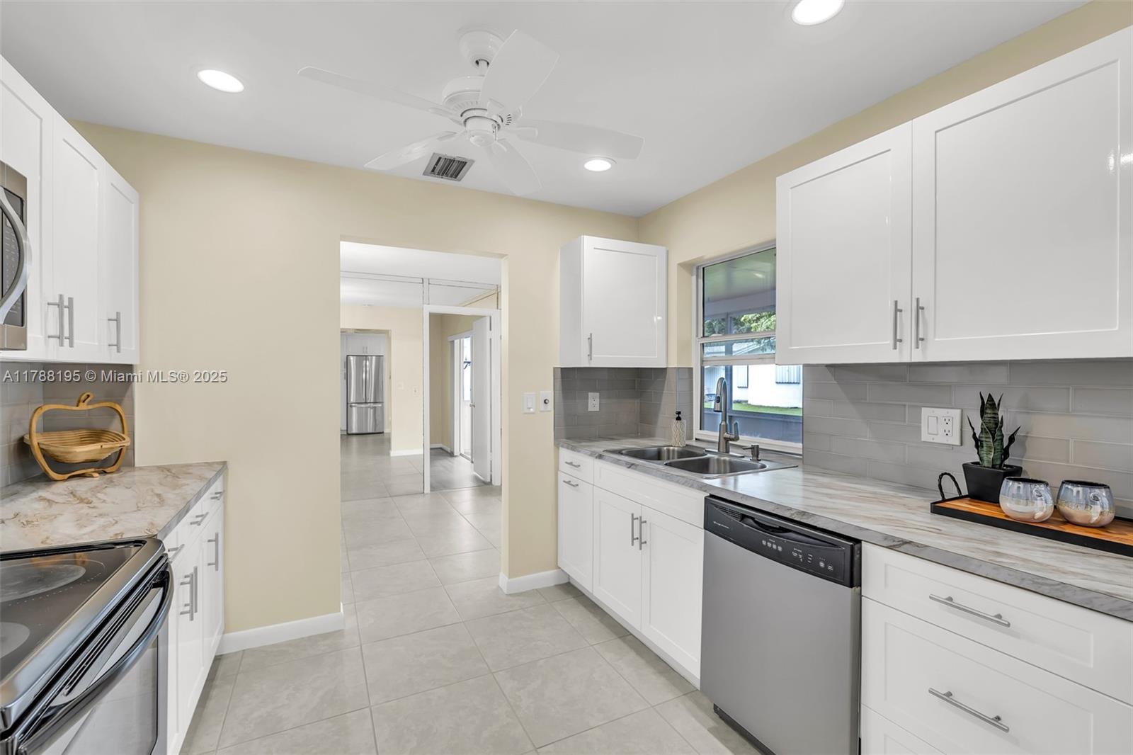 1171 NW 88th Way, Plantation, Florida image 2