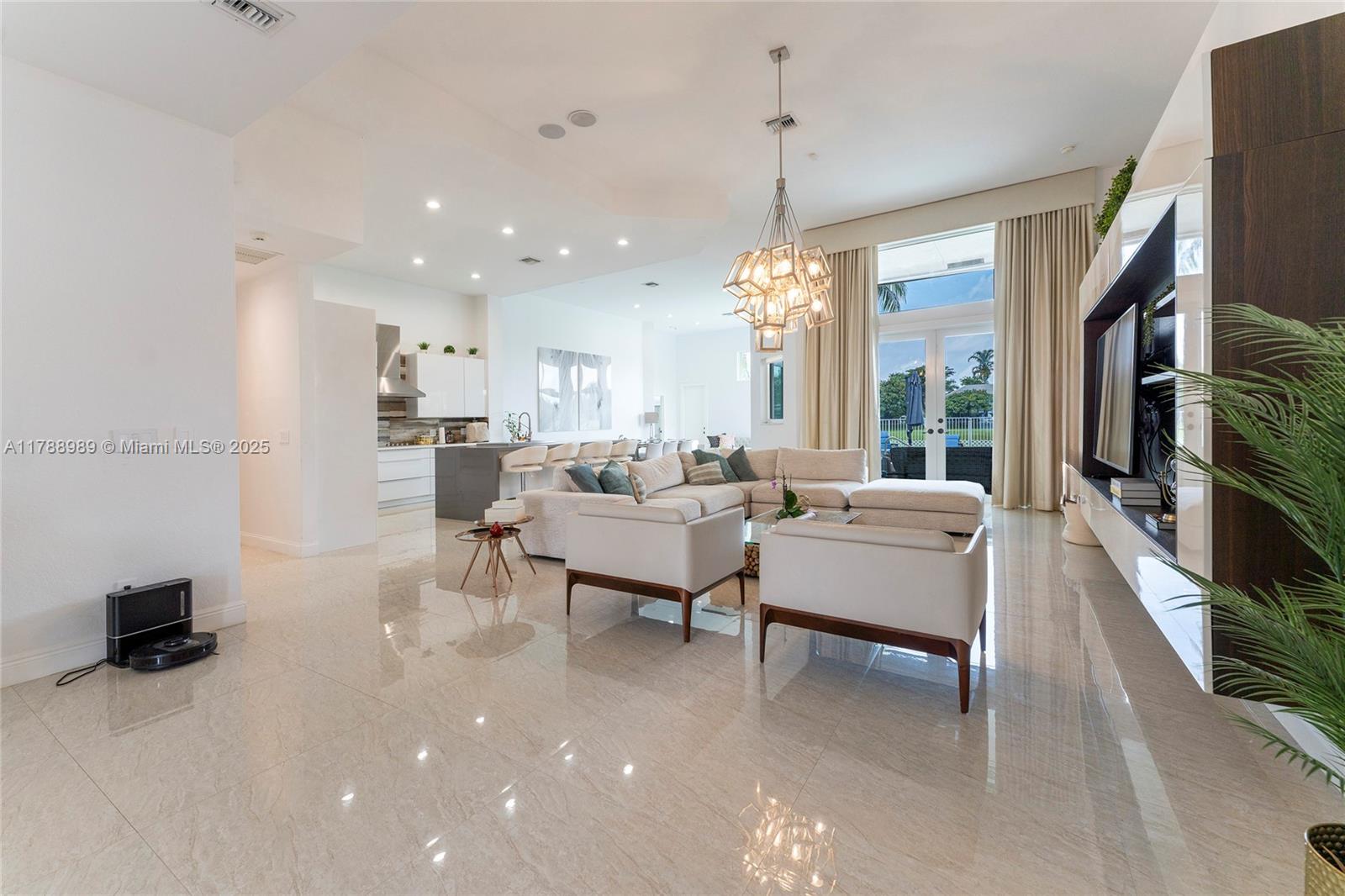 4021 E Lake Estates Dr, Davie, Florida image 2