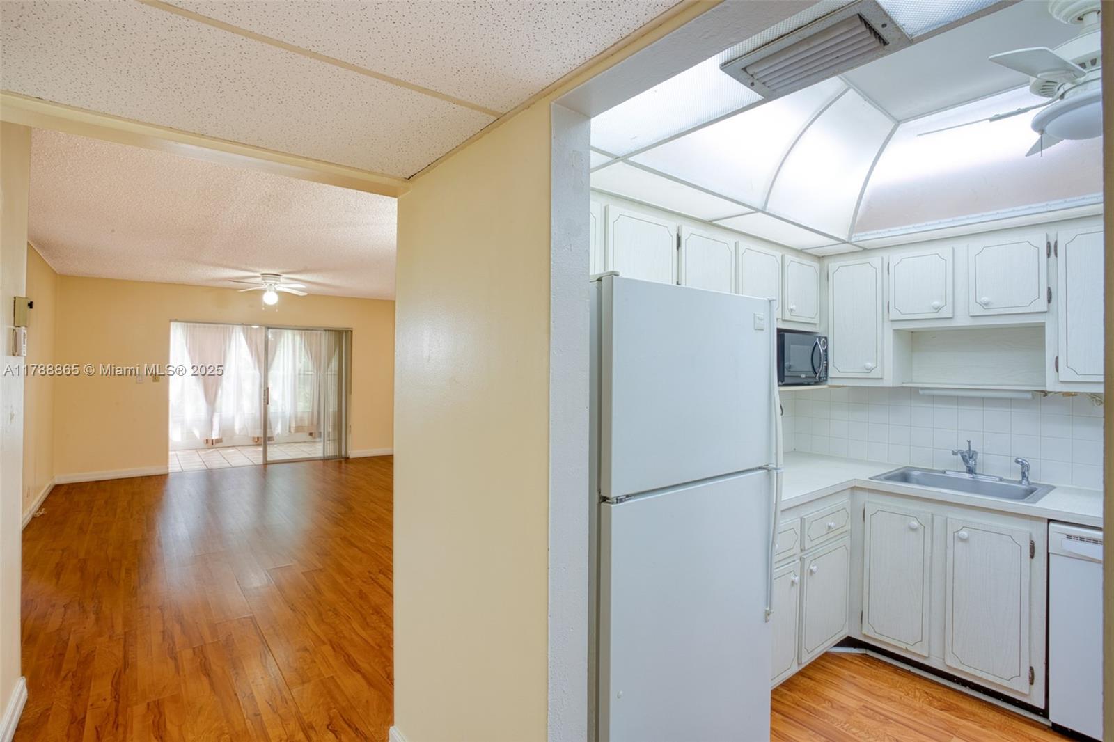1005 Country Club Dr #408, Margate, Florida image 14