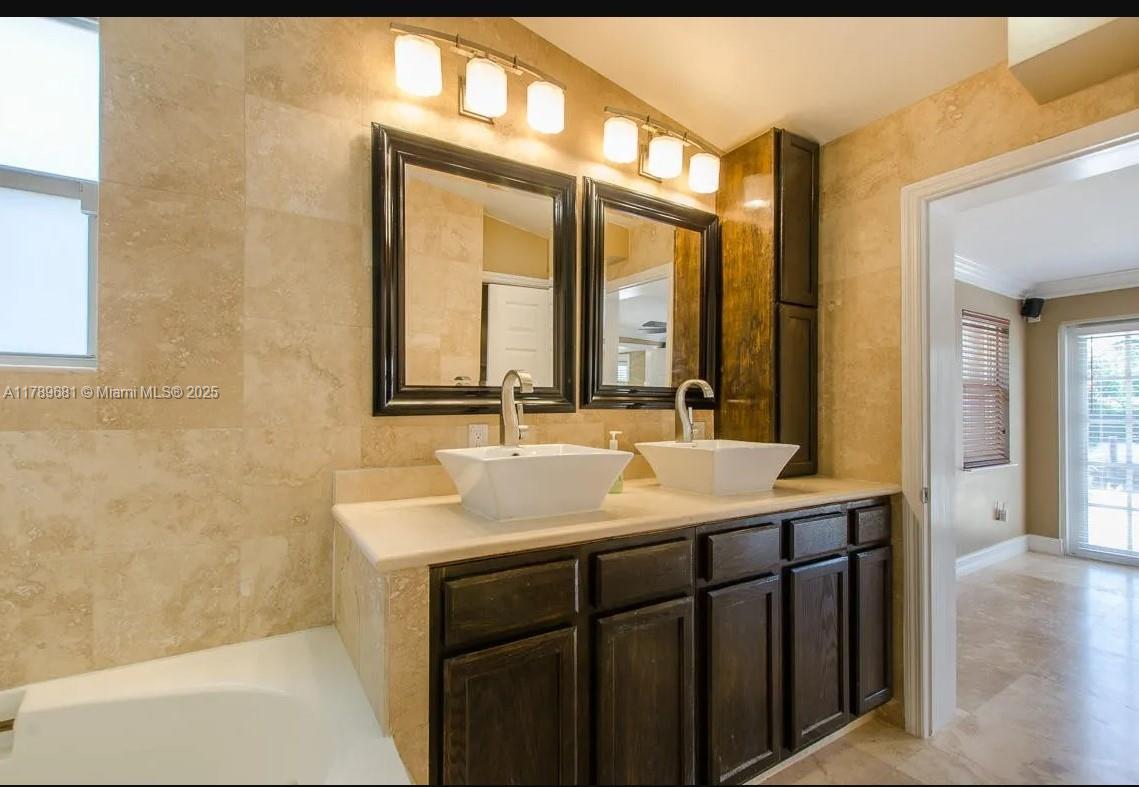 2543 Marathon Ln, Fort Lauderdale, Florida image 14