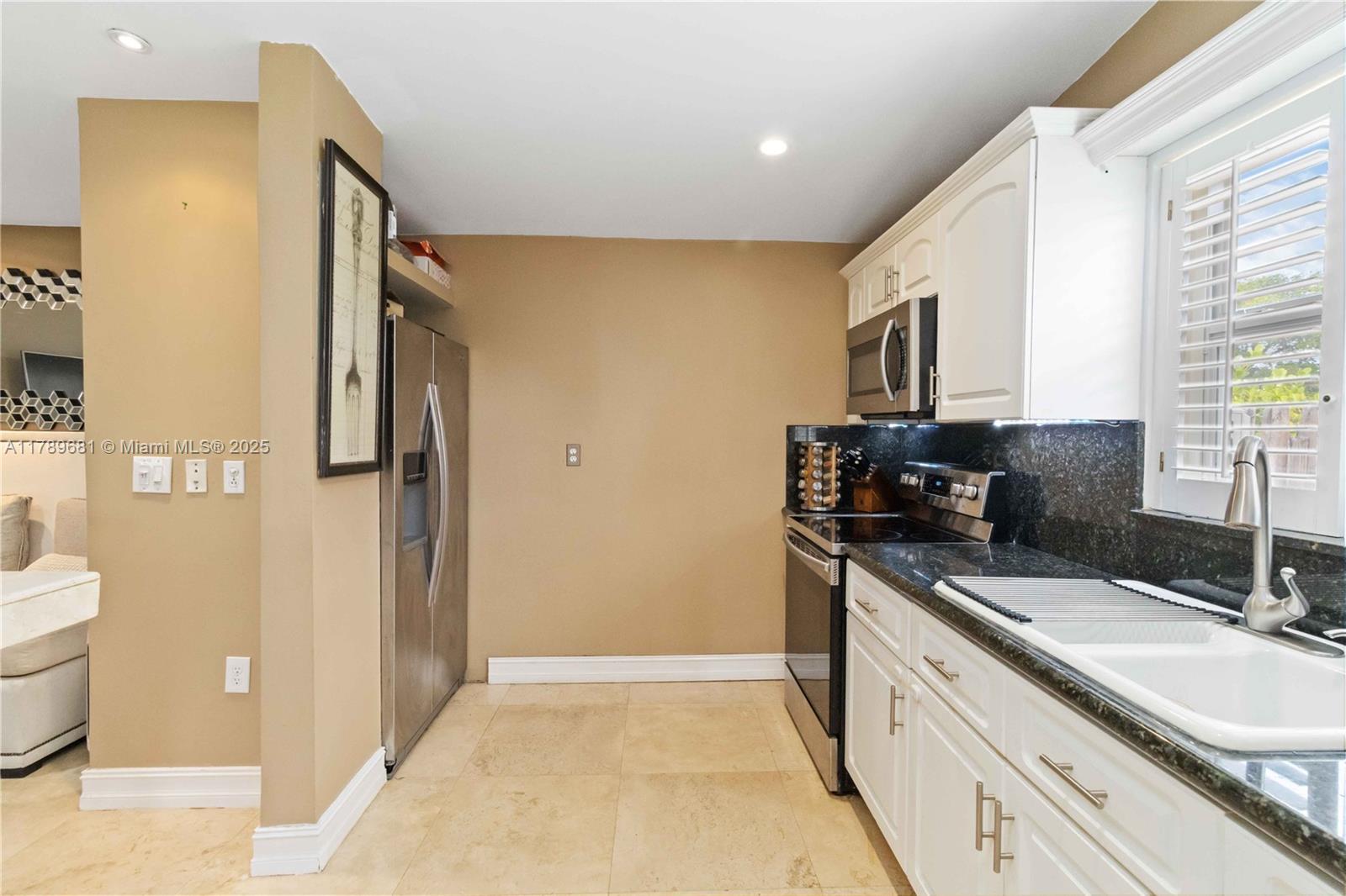 2543 Marathon Ln, Fort Lauderdale, Florida image 8
