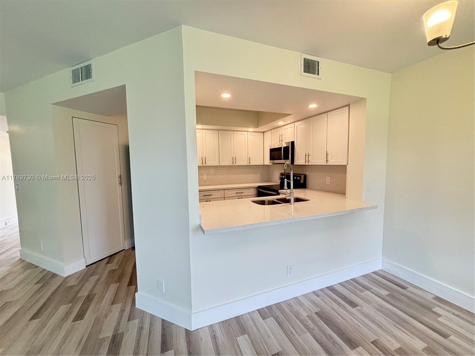 100 SW 130th Ter #303C, Pembroke Pines, Florida image 4
