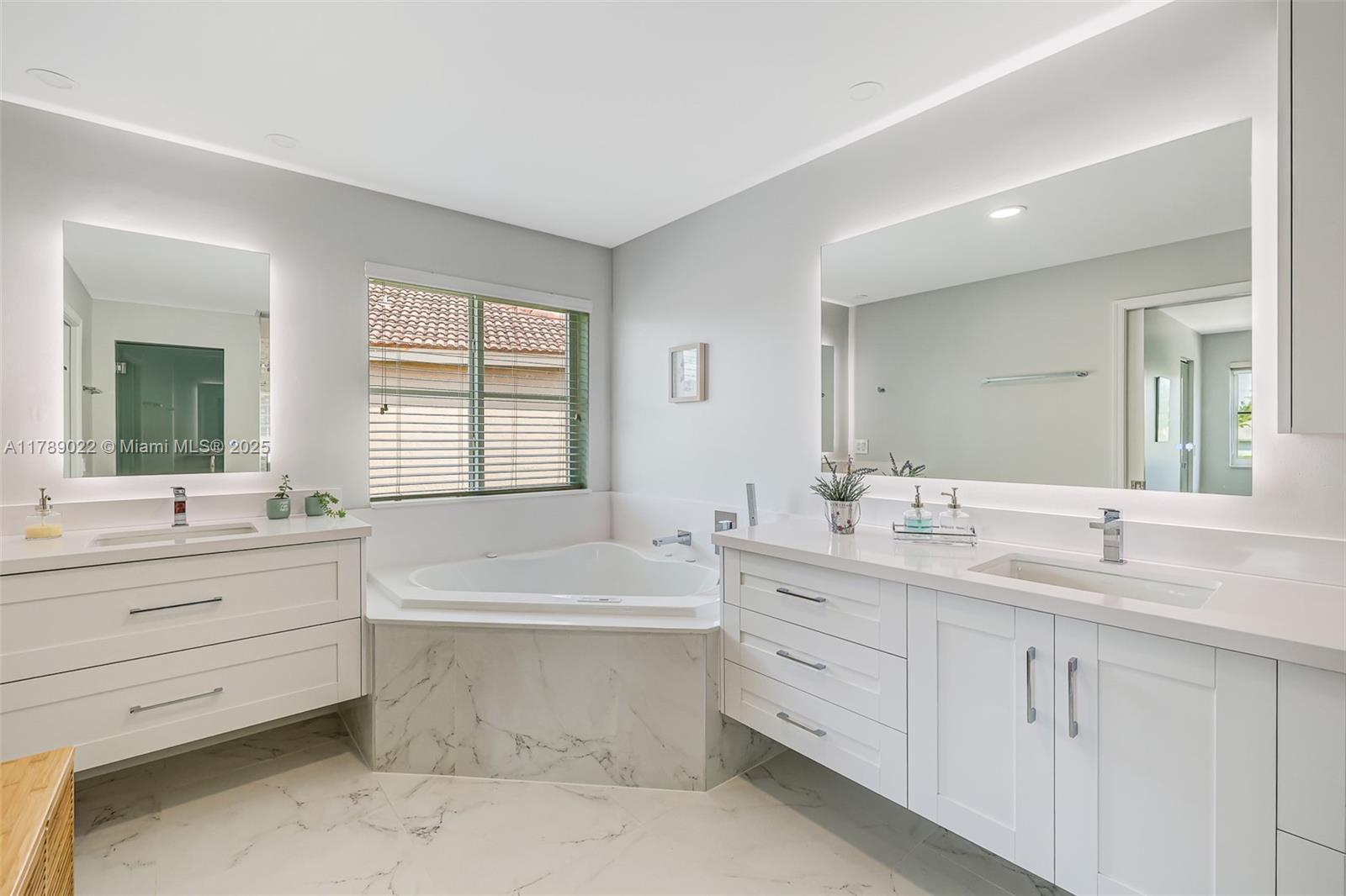 1092 Lavender Cir, Weston, Florida image 25