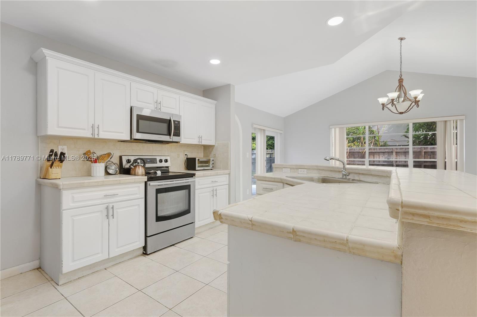Listing Photo 10