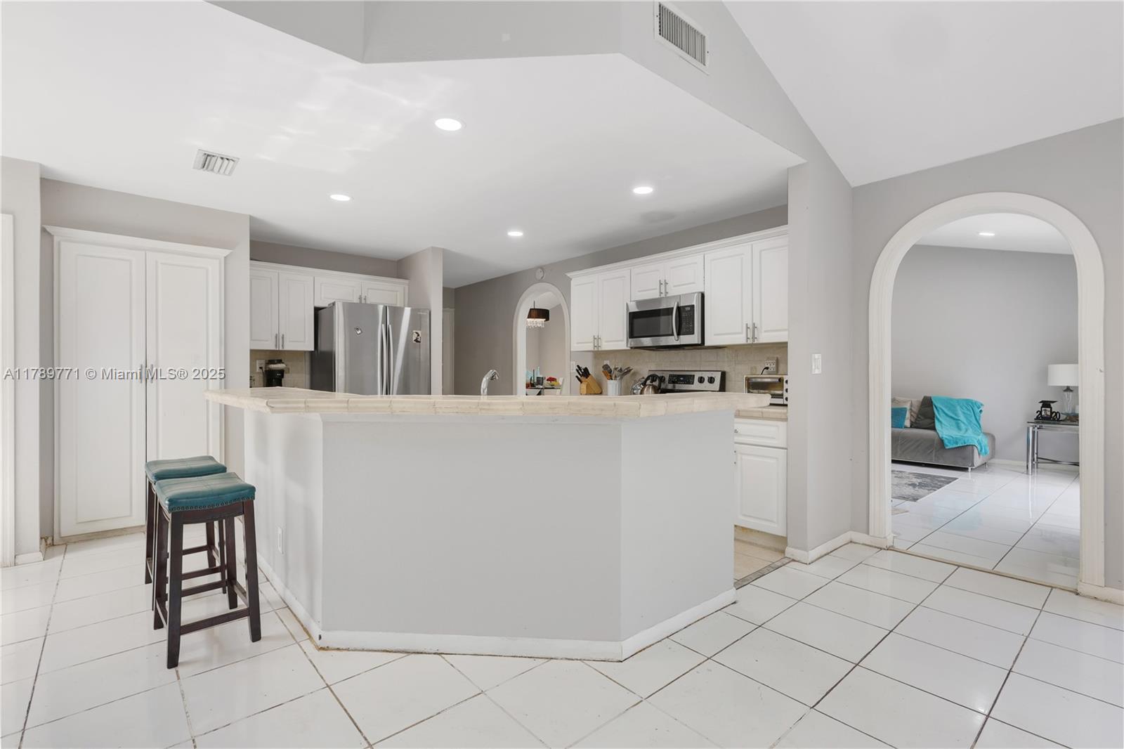 Listing Photo 8