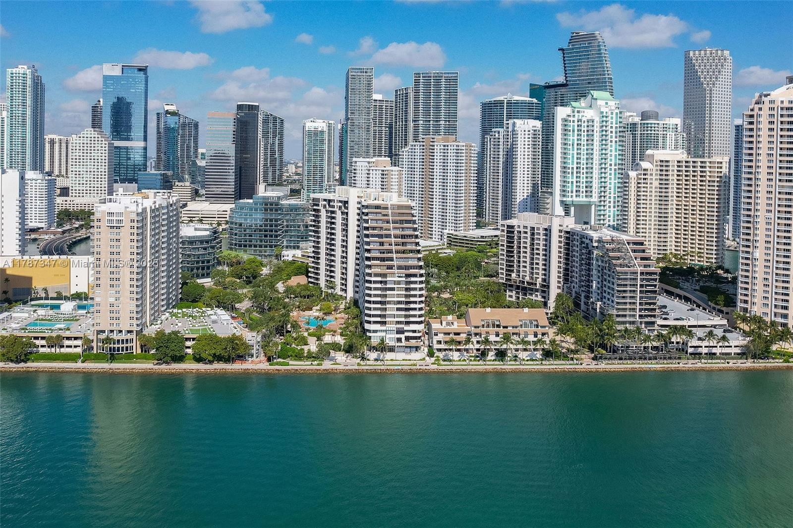 Apartamento à Venda em Miami, FL