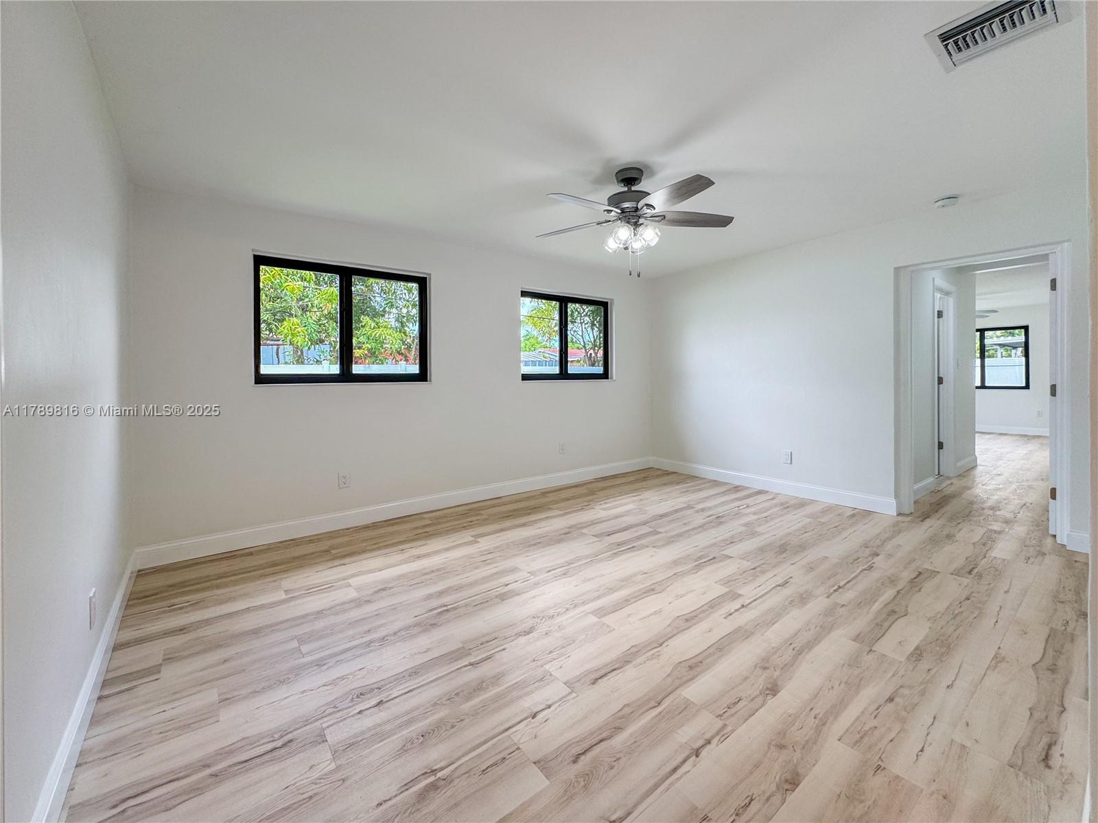 1121 NW 200th St, Miami Gardens, Florida image 7