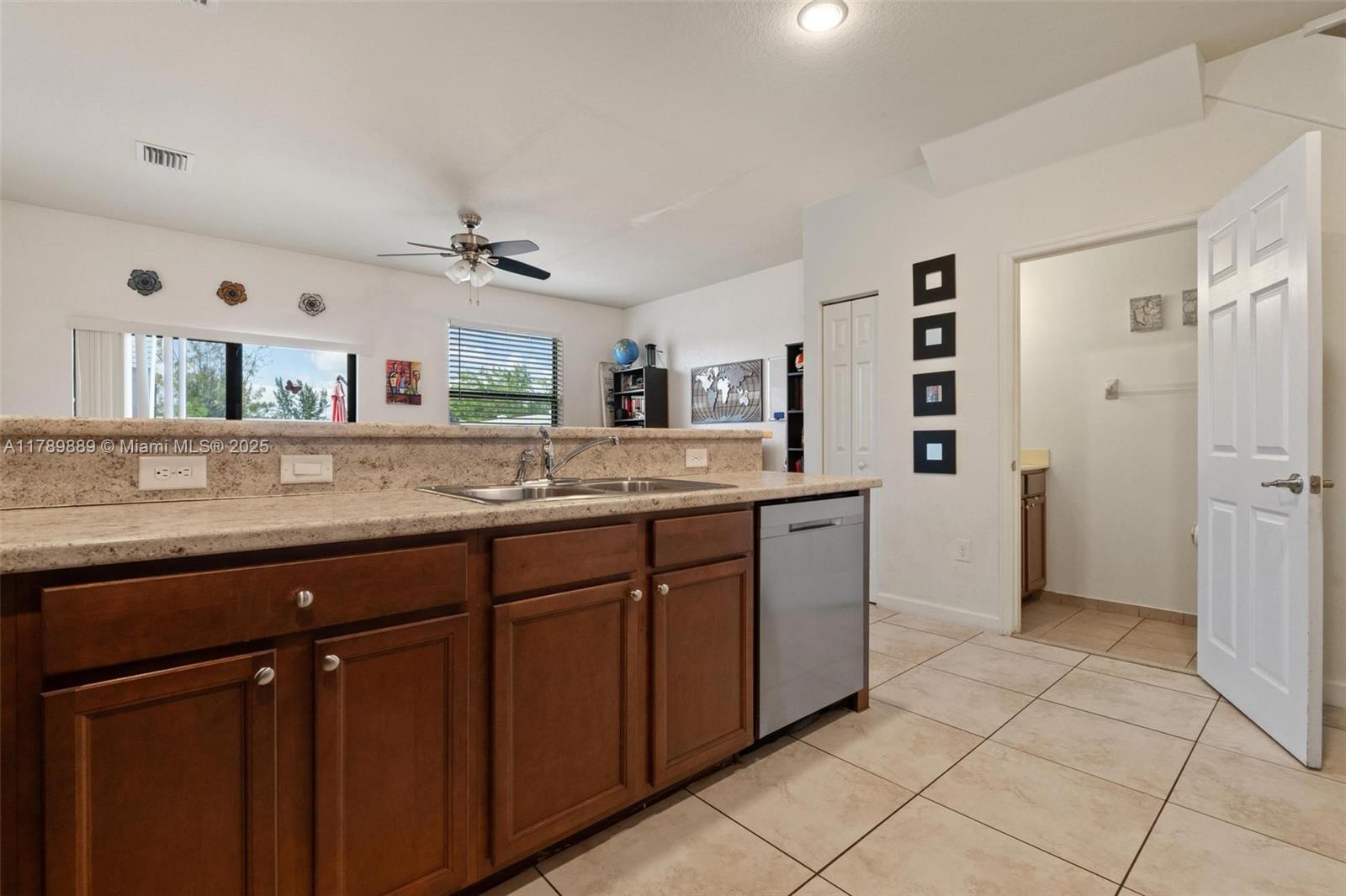 3507 W 89th Pl #3507, Hialeah, Florida image 9