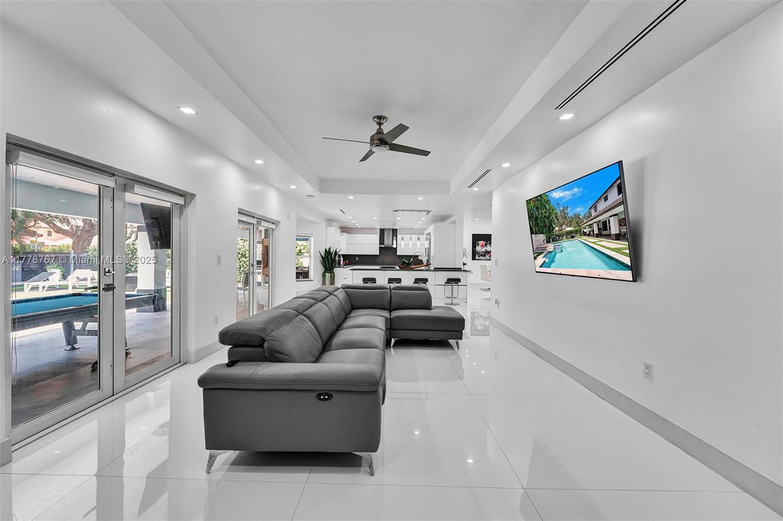 7870 NW 160th Ter, Miami Lakes, Florida image 11