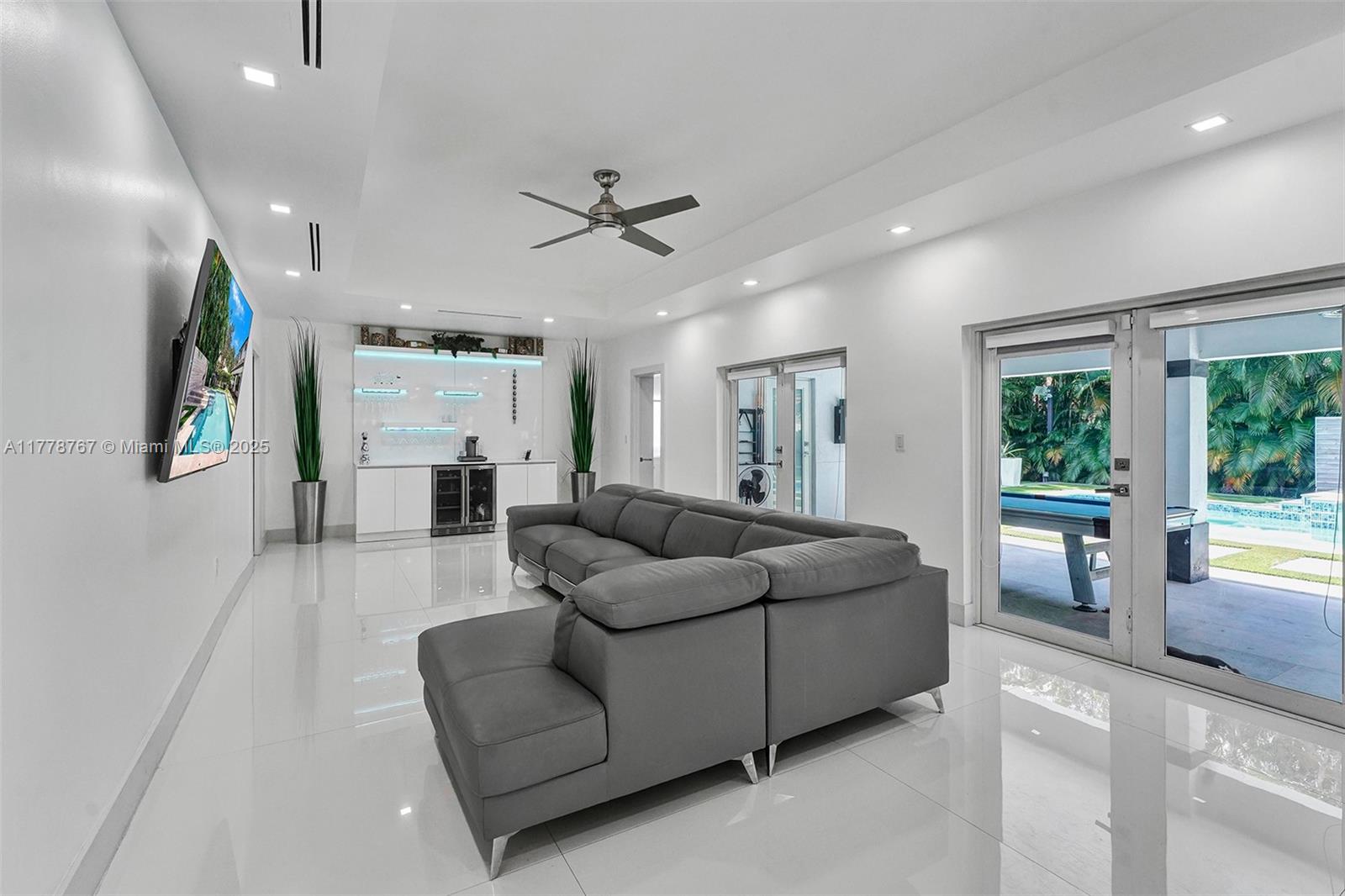 7870 NW 160th Ter, Miami Lakes, Florida image 14